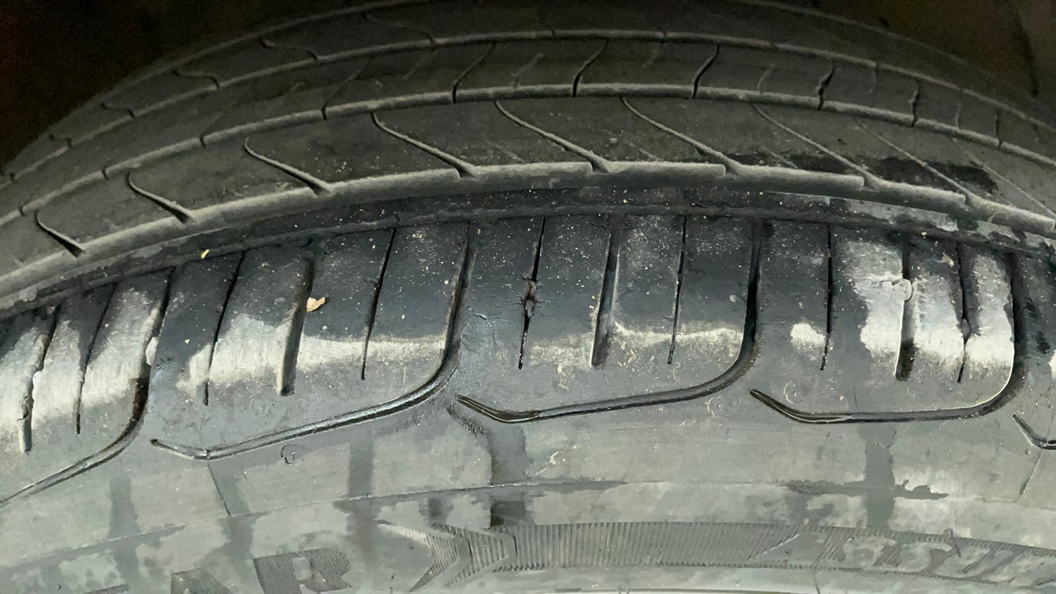 Used 2016 Maruti Suzuki Baleno Zeta 1.2 Petrol Manual tyres RIGHT FRONT TYRE TREAD VIEW