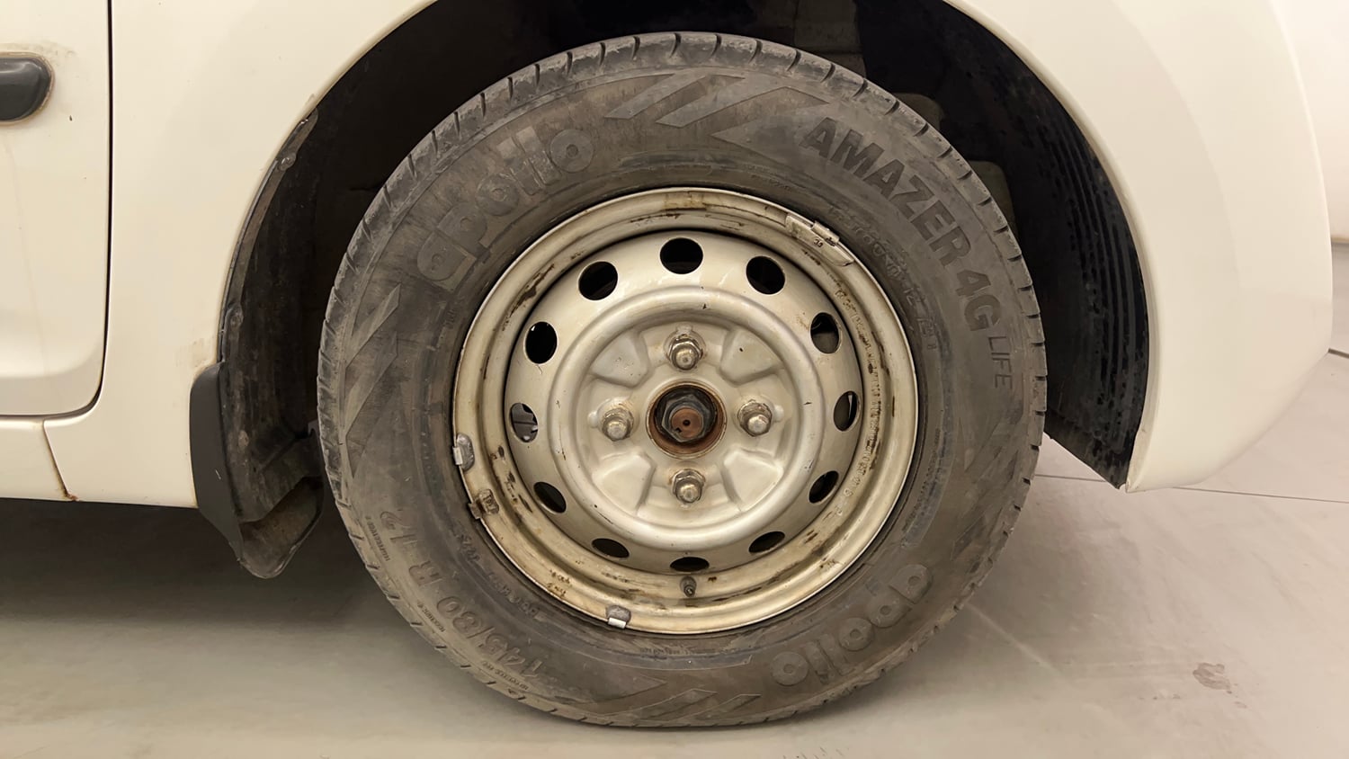 Used 2016 Hyundai Eon D-Lite + Petrol Manual tyres RIGHT FRONT TYRE RIM VIEW