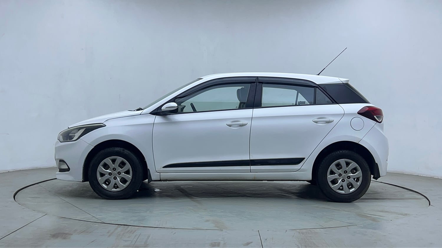 Used 2015 Hyundai Elite i20 Sportz 1.2 Petrol Manual exterior LEFT SIDE VIEW