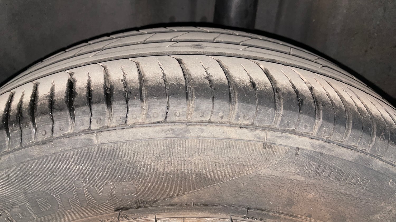 Used 2015 Volkswagen Vento Highline Petrol Petrol Manual tyres LEFT REAR TYRE TREAD VIEW