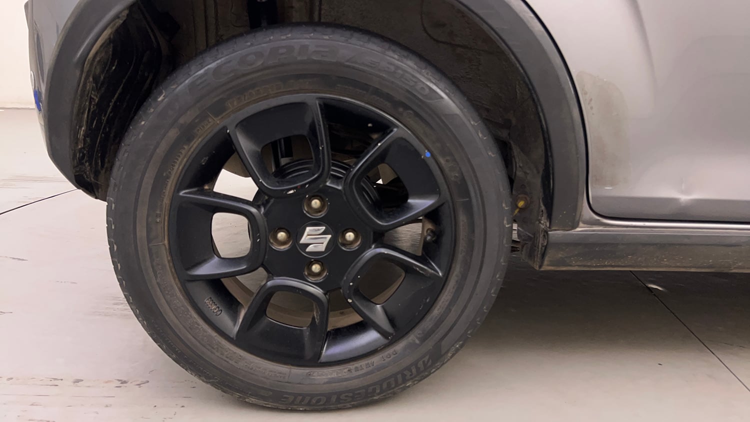 Used 2017 Maruti Suzuki Ignis Zeta 1.2 AMT Petrol Automatic tyres RIGHT REAR TYRE RIM VIEW