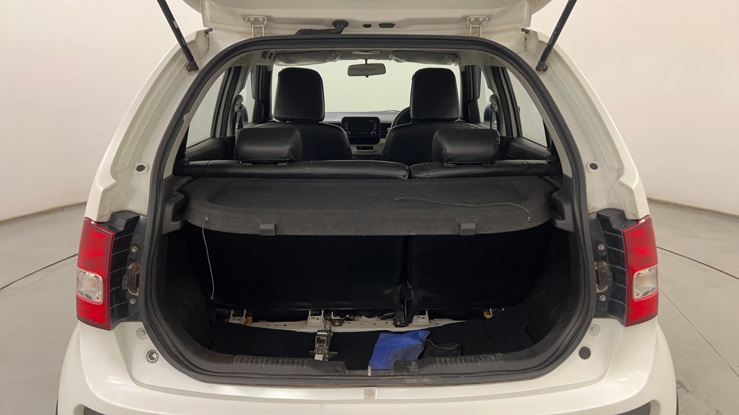 Used 2017 Maruti Suzuki Ignis Delta 1.2 MT Petrol Manual interior DICKY INSIDE VIEW