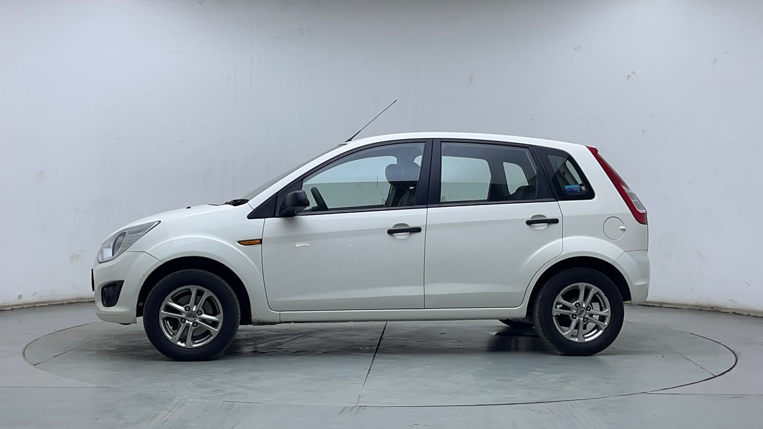 Used 2014 Ford Figo Duratorq Diesel EXI 1.4 Diesel Manual exterior LEFT SIDE VIEW