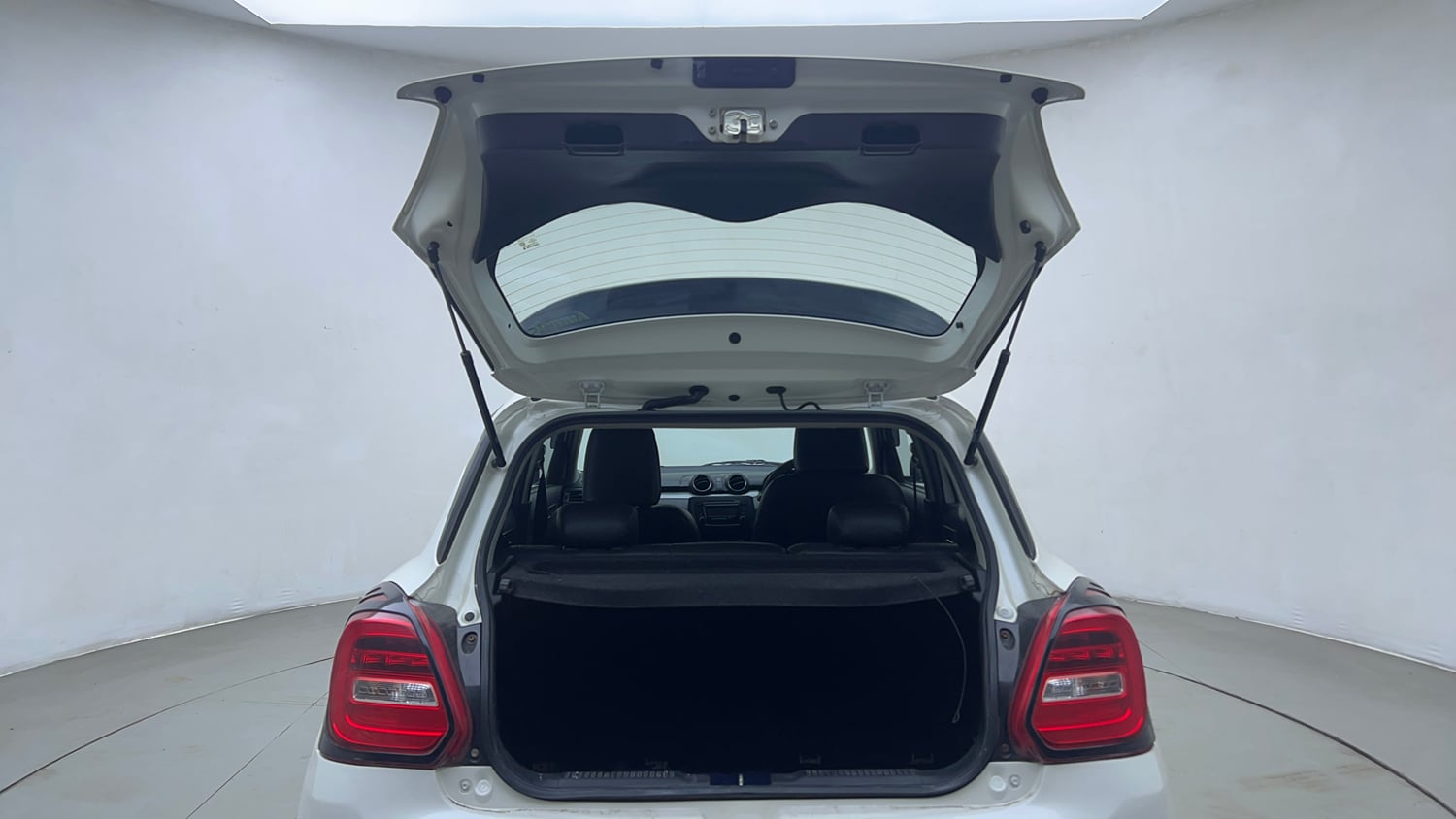 Used 2018 Maruti Suzuki Swift ZXi AMT Petrol Automatic interior DICKY DOOR OPEN VIEW