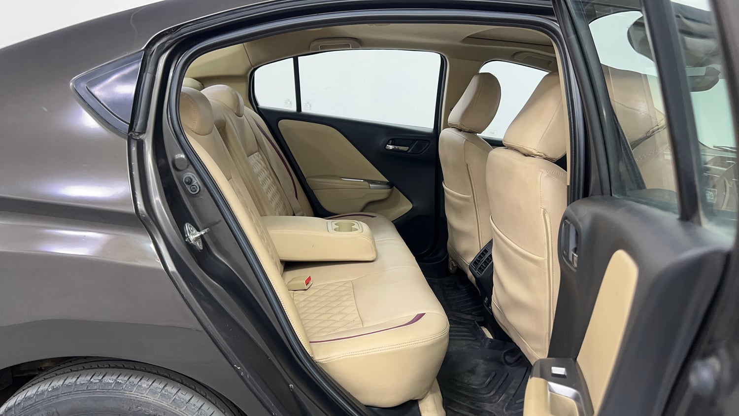 Used 2014 Honda City VX CVT Petrol Automatic interior RIGHT SIDE REAR DOOR CABIN VIEW