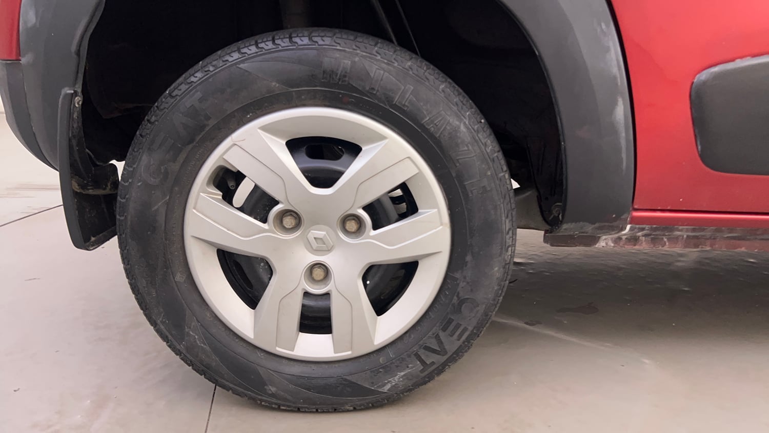 Used 2016 Renault Kwid RXT Petrol Manual tyres RIGHT REAR TYRE RIM VIEW