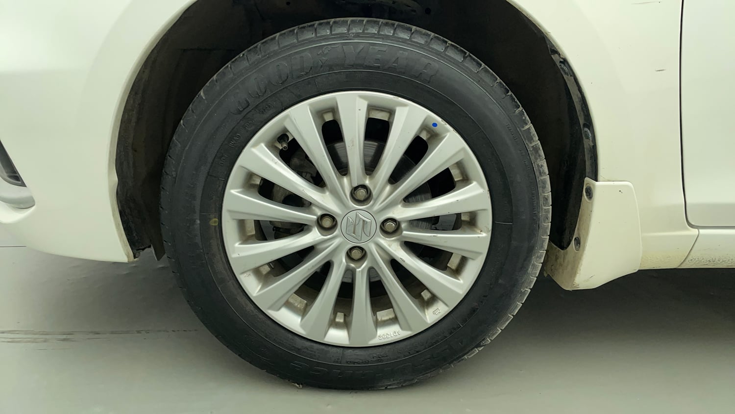 Used 2022 Maruti Suzuki Ciaz Delta 1.5 Petrol Manual tyres LEFT FRONT TYRE RIM VIEW