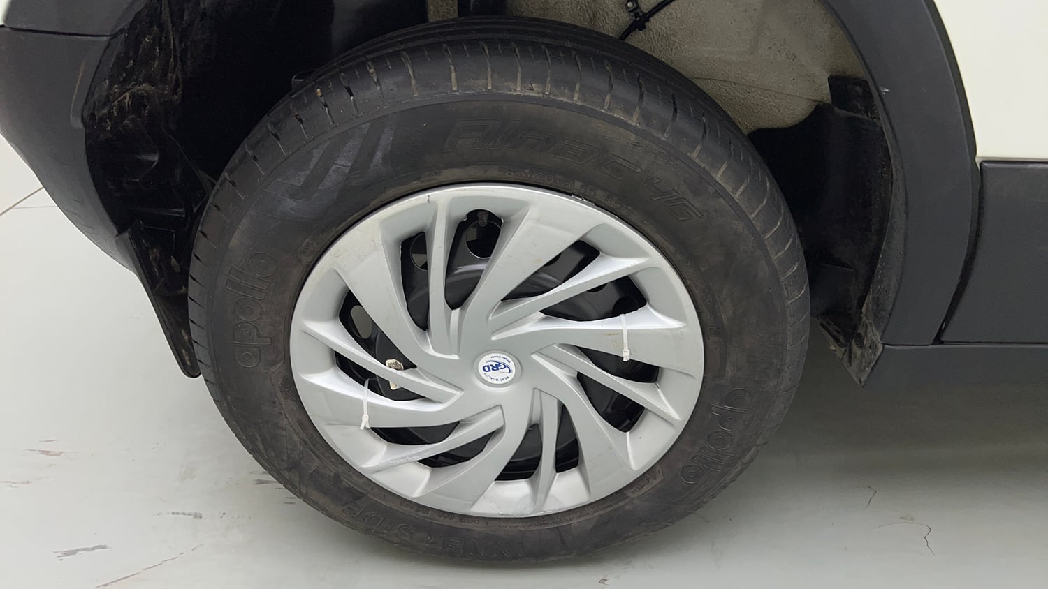 Used 2023 Tata Punch Pure MT Petrol Manual tyres RIGHT REAR TYRE RIM VIEW