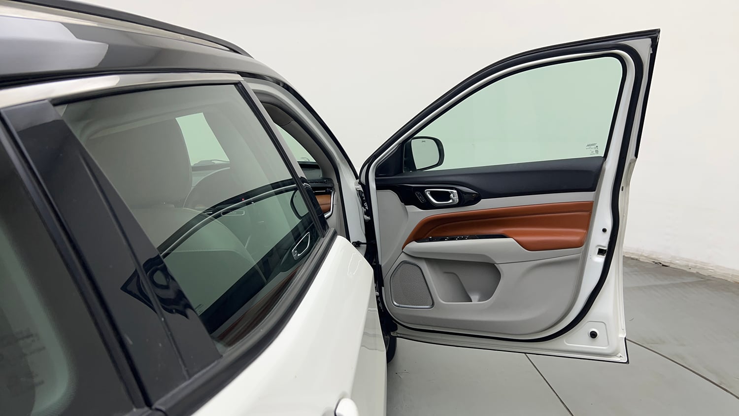 Used 2022 Jeep Compass Limited (O) 2.0 Diesel Diesel Manual interior RIGHT FRONT DOOR OPEN VIEW
