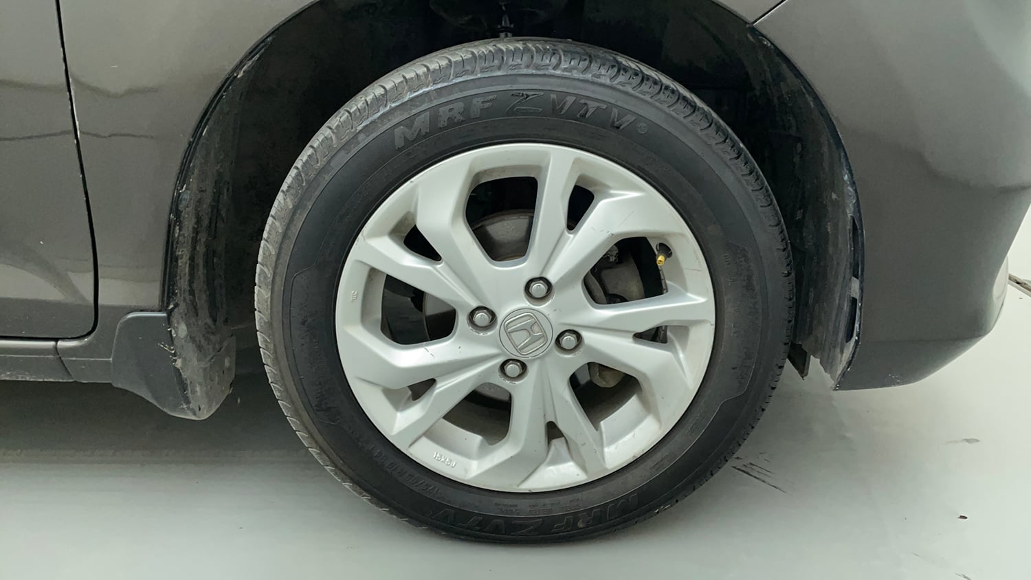 Used 2019 Honda Amaze 1.2 V CVT Petrol Petrol Automatic tyres RIGHT FRONT TYRE RIM VIEW