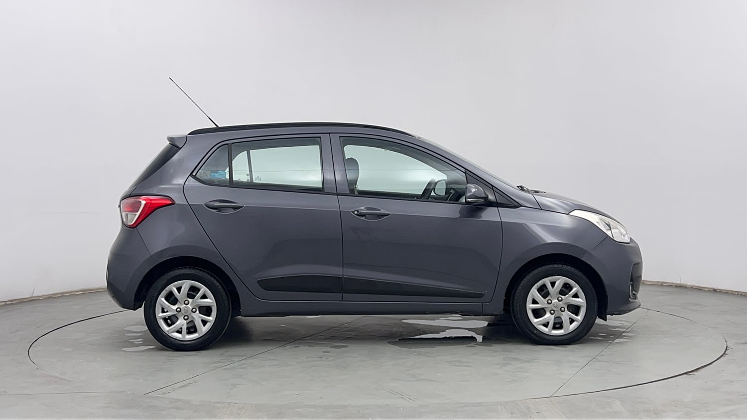Used 2018 Hyundai Grand i10 Sportz 1.2 Kappa VTVT Petrol Manual exterior RIGHT SIDE VIEW