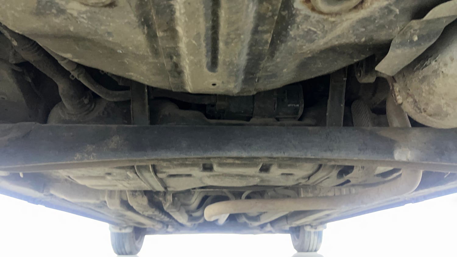 Used 2015 Hyundai Elite i20 Sportz 1.2 Petrol Manual extra REAR UNDERBODY VIEW (TAKEN FROM REAR)