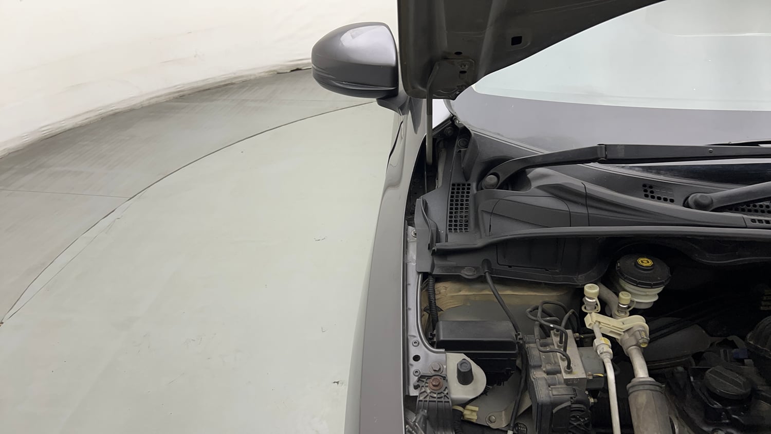 Used 2017 Honda City ZX CVT Petrol Petrol Automatic engine ENGINE RIGHT SIDE HINGE & APRON VIEW