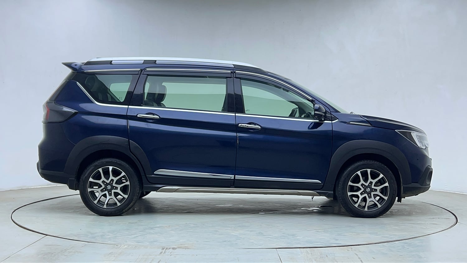 Used 2023 Maruti Suzuki XL6 Alpha Plus MT Petrol Petrol Manual exterior RIGHT SIDE VIEW