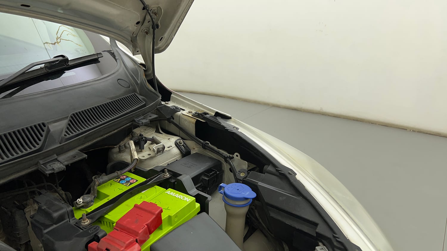 Used 2018 Ford Figo Titanium 1.2 Ti-VCT Petrol Manual engine ENGINE LEFT SIDE HINGE & APRON VIEW