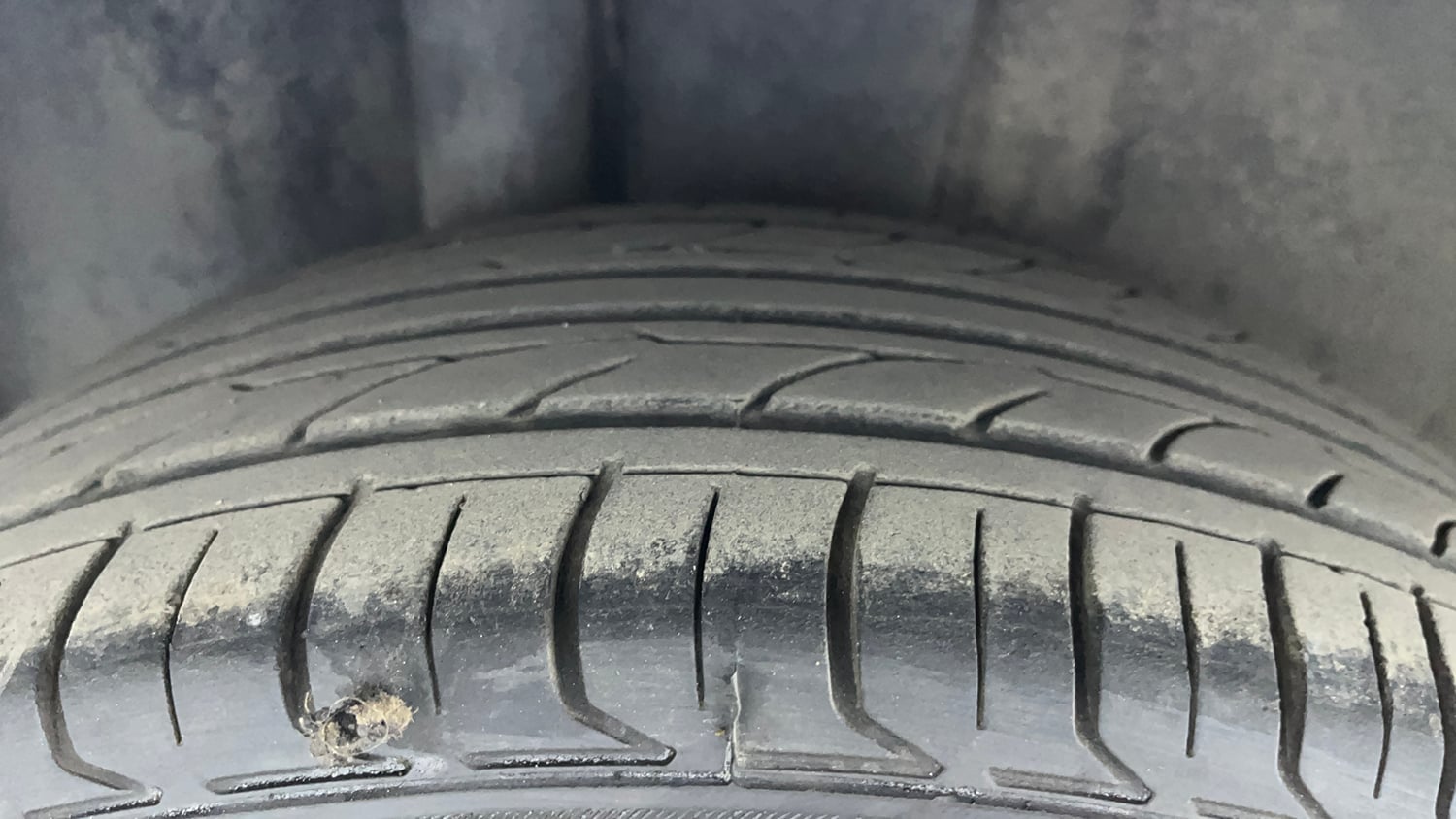 Used 2014 Ford Figo Duratorq Diesel EXI 1.4 Diesel Manual tyres RIGHT REAR TYRE TREAD VIEW