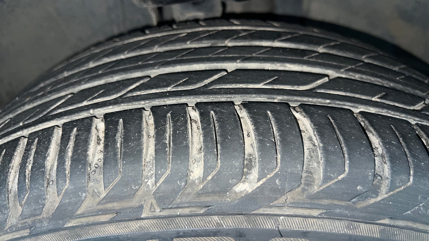 Used 2022 Jeep Compass Limited (O) 2.0 Diesel Diesel Manual tyres RIGHT FRONT TYRE TREAD VIEW