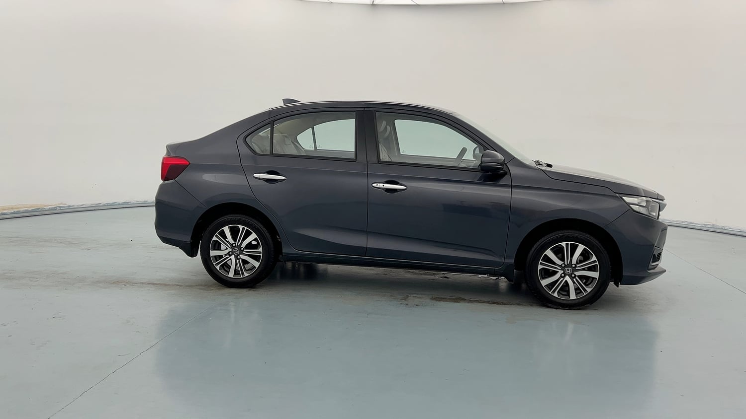 Used 2024 honda Amaze 2nd Generation VX 1.2 Petrol MT Petrol Manual exterior RIGHT SIDE VIEW