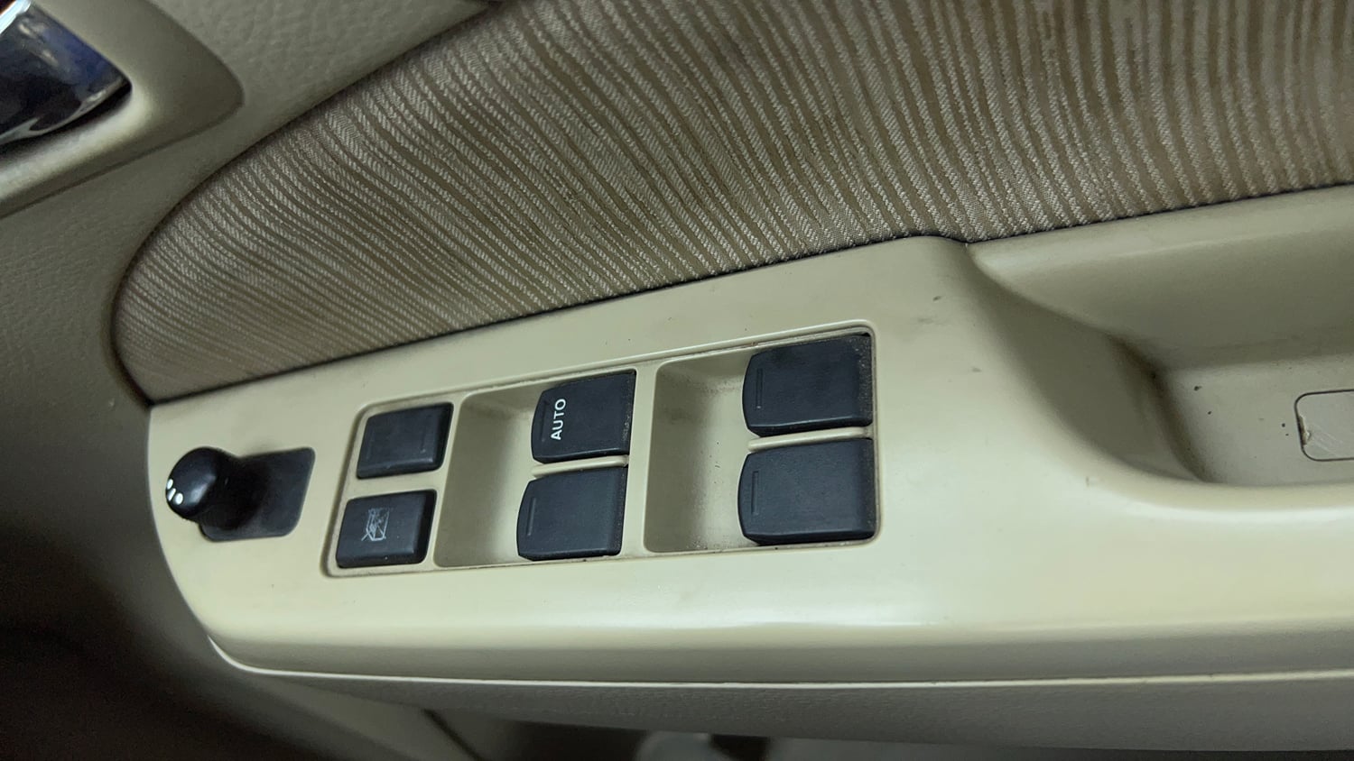 Used 2013 Maruti Suzuki Ertiga Vxi Petrol Manual top_features Power windows