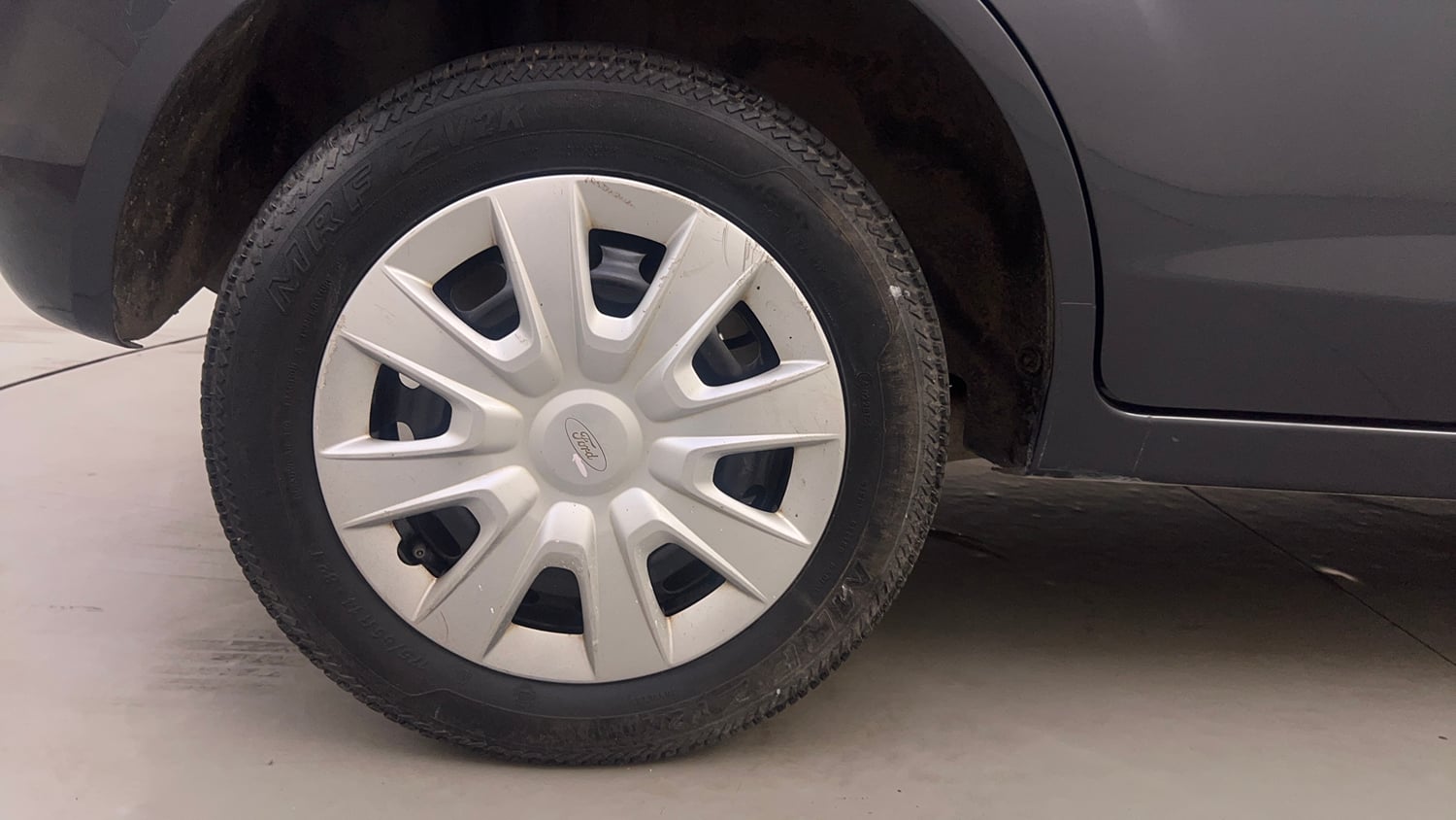 Used 2013 Ford Figo Duratorq Diesel ZXI 1.4 Diesel Manual tyres RIGHT REAR TYRE RIM VIEW