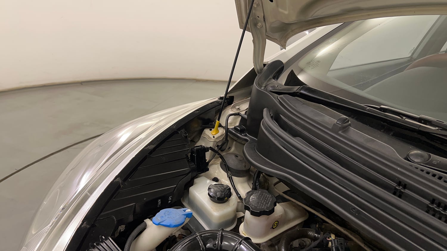 Used 2016 Hyundai Eon D-Lite + Petrol Manual engine ENGINE RIGHT SIDE HINGE & APRON VIEW