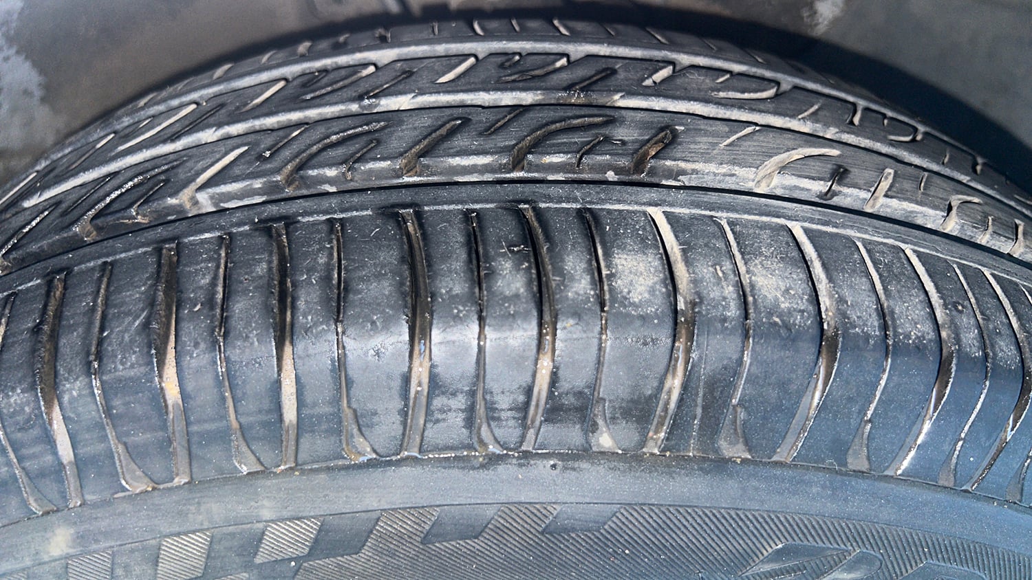 Used 2015 Hyundai Elite i20 Sportz 1.2 Petrol Manual tyres RIGHT FRONT TYRE TREAD VIEW