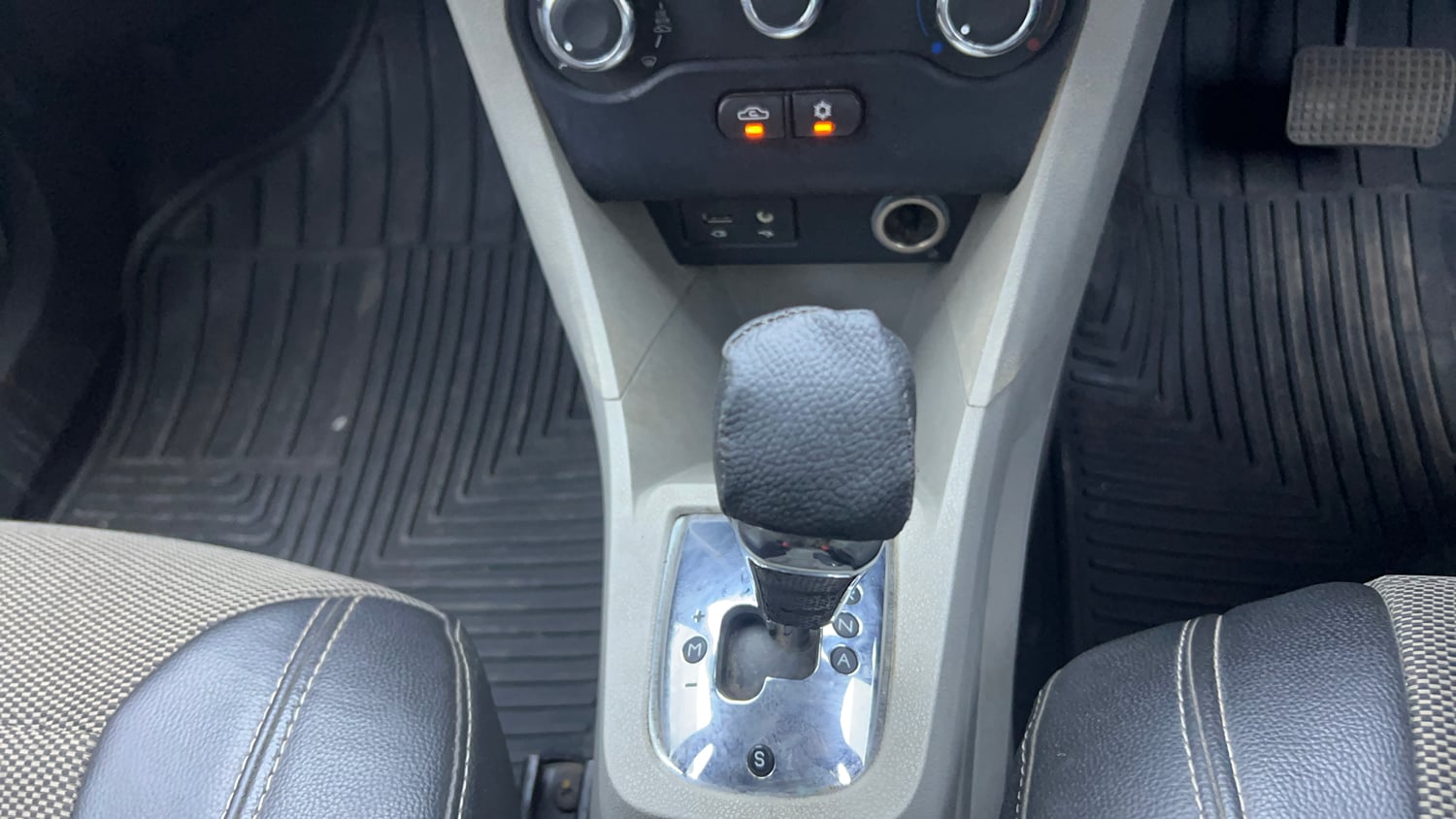 Used 2018 Tata Tiago Revotron XZA Petrol Automatic interior GEAR  KNOB VIEW