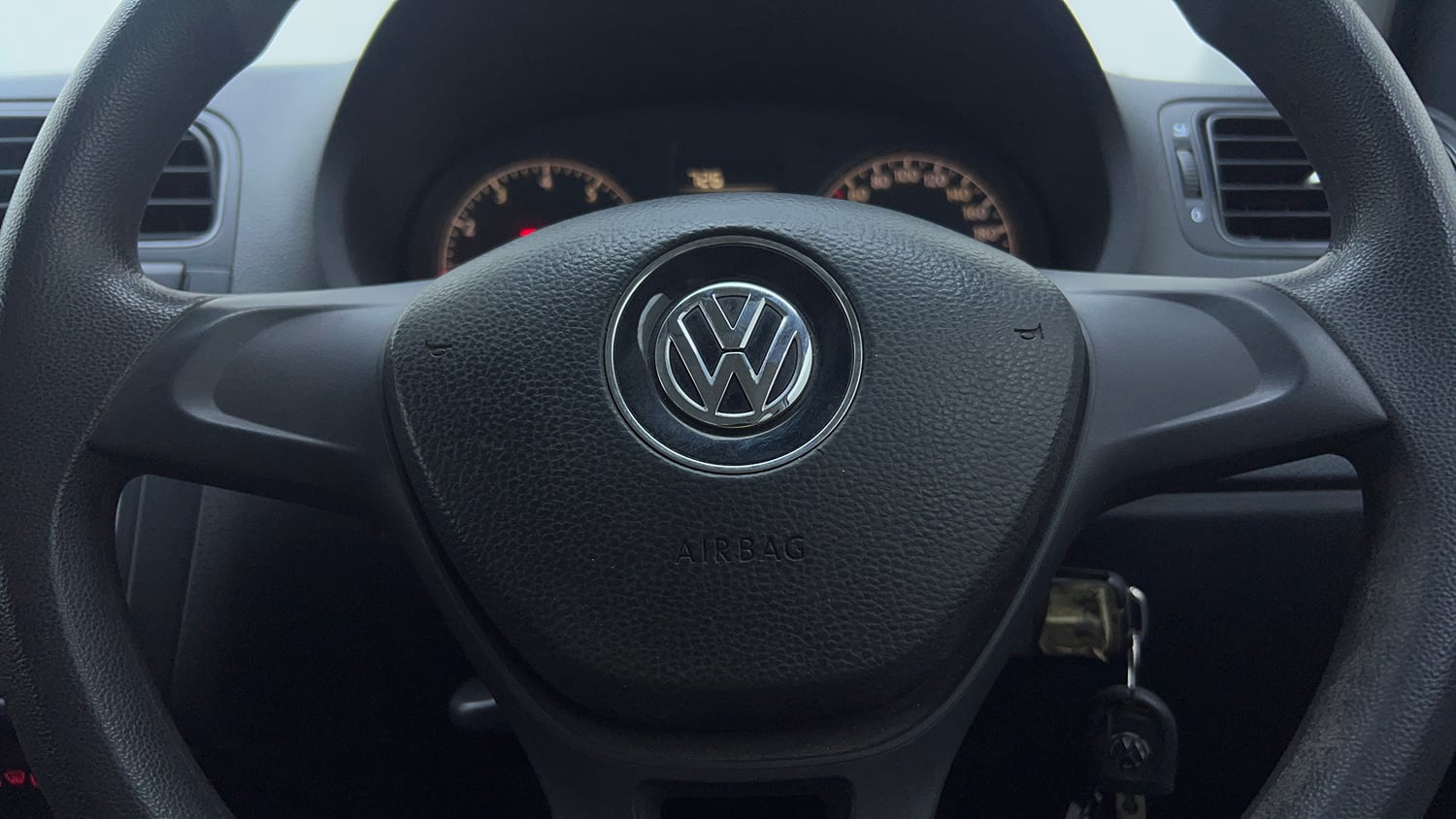 Used 2018 Volkswagen Ameo Comfortline 1.2L (P) Petrol Manual top_features Airbags