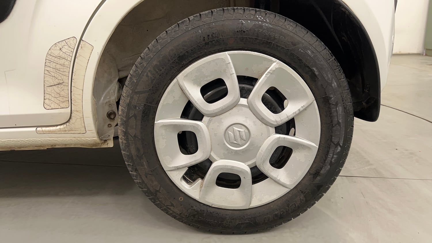 Used 2017 Maruti Suzuki Ignis Delta 1.2 MT Petrol Manual tyres LEFT REAR TYRE RIM VIEW