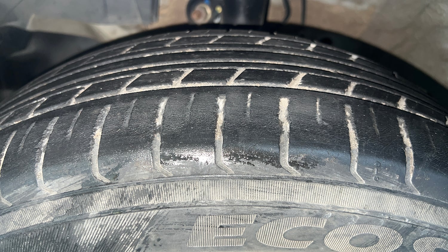 Used 2022 Honda City V Petrol Petrol Manual tyres LEFT FRONT TYRE TREAD VIEW