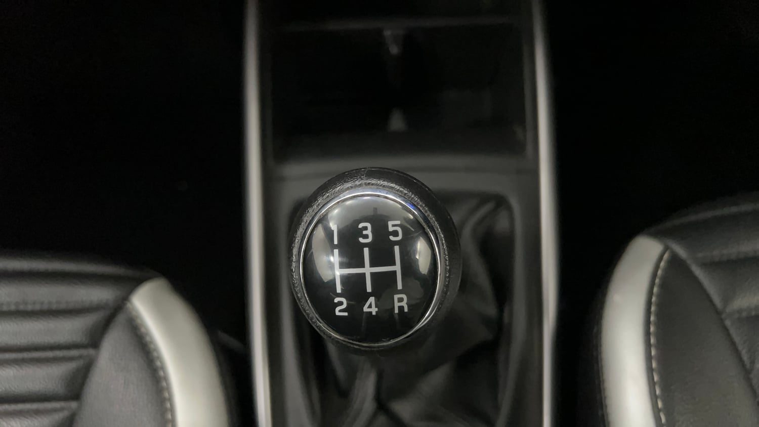 Used 2021 Maruti Suzuki Baleno Zeta Petrol Manual interior GEAR  KNOB VIEW
