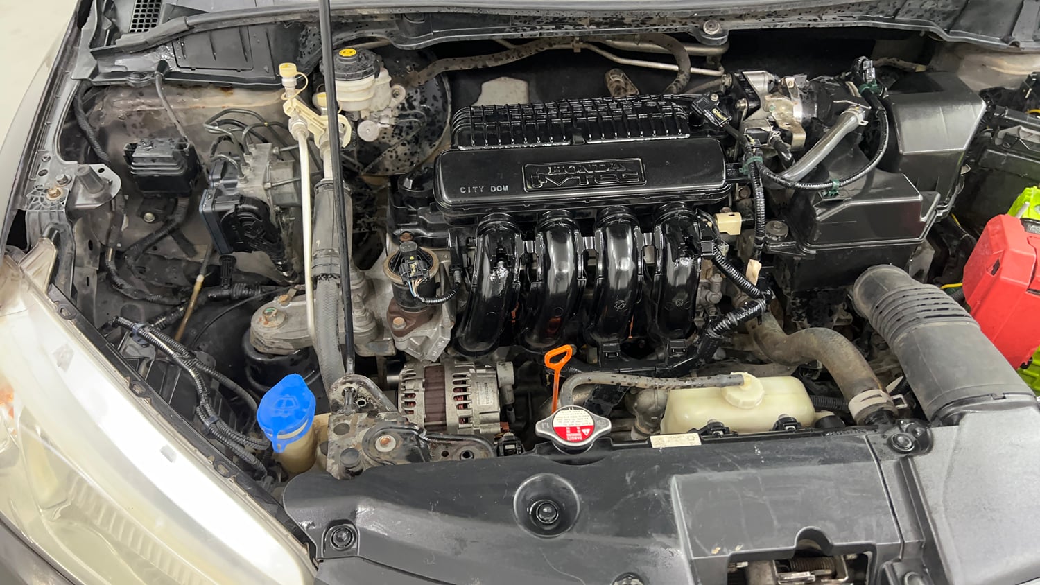 Used 2014 Honda City VX CVT Petrol Automatic engine ENGINE RIGHT SIDE VIEW