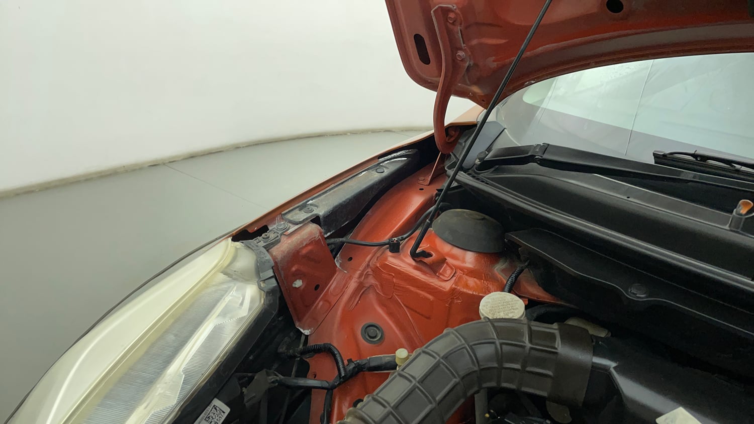 Used 2016 Maruti Suzuki Baleno Zeta 1.2 Petrol Manual engine ENGINE RIGHT SIDE HINGE & APRON VIEW