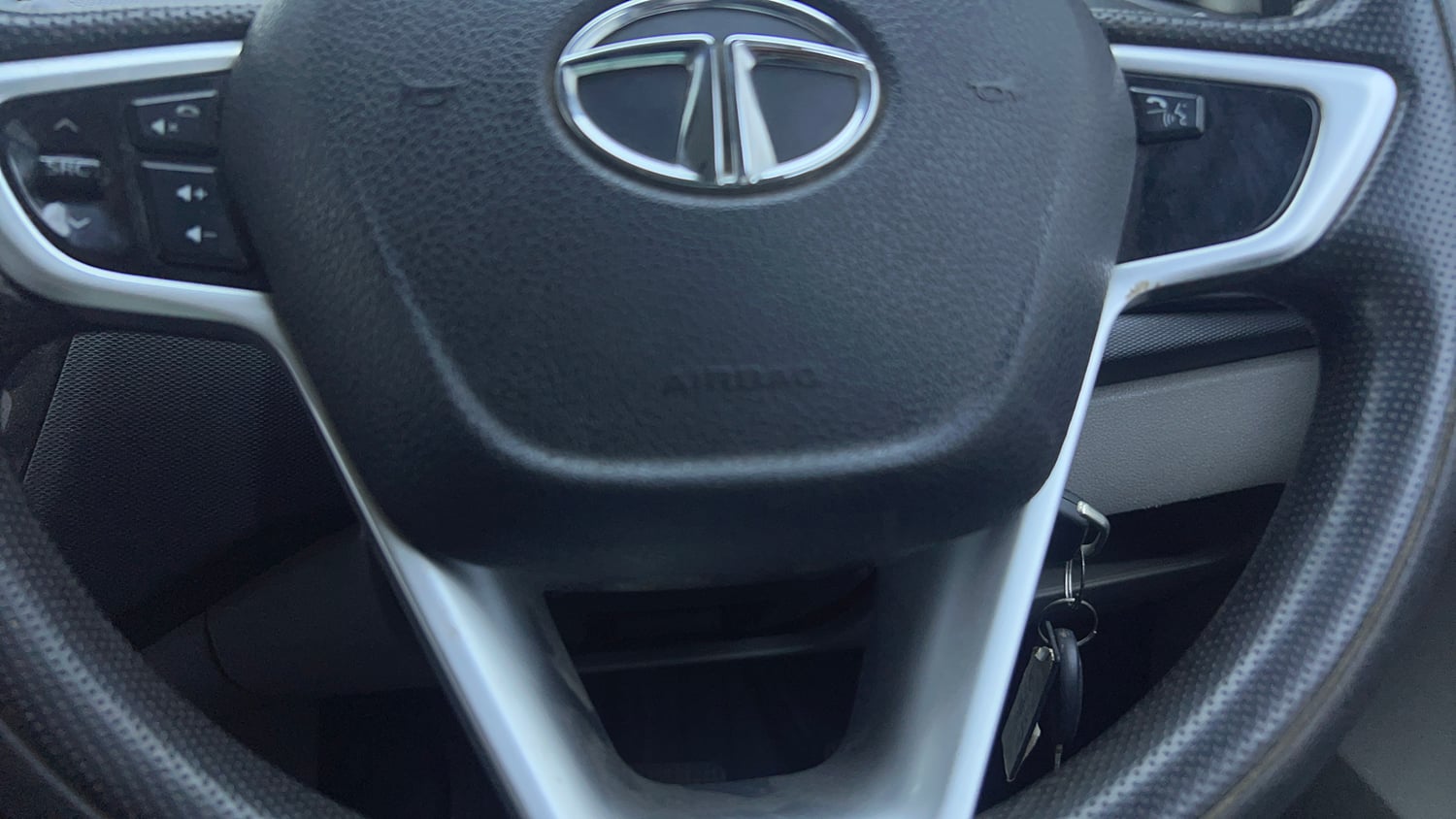 Used 2018 Tata Tiago Revotron XZA Petrol Automatic top_features Airbags