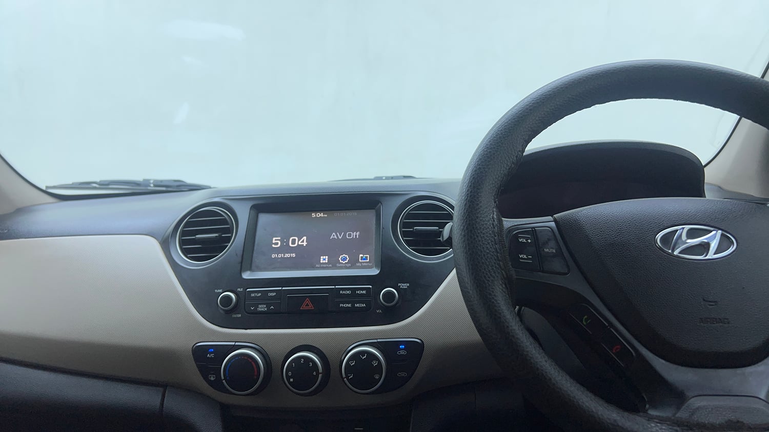 Used 2018 Hyundai Grand i10 Sportz 1.2 Kappa VTVT Petrol Manual top_features Integrated (in-dash) music system