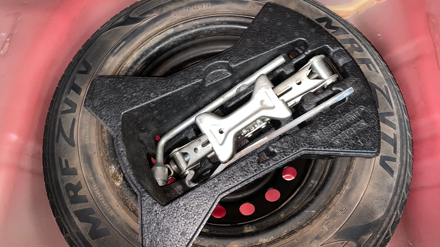 Used 2015 Maruti Suzuki Celerio VXi AMT Petrol Automatic tyres SPARE TYRE VIEW