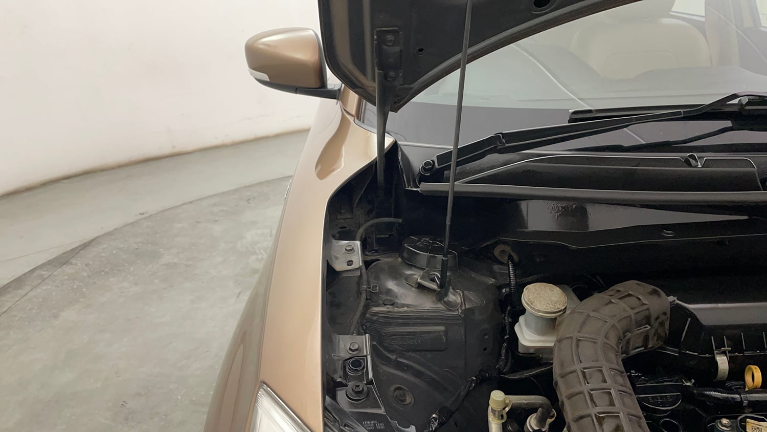 Used 2018 Maruti Suzuki Dzire VXi AMT Petrol Automatic engine ENGINE RIGHT SIDE HINGE & APRON VIEW