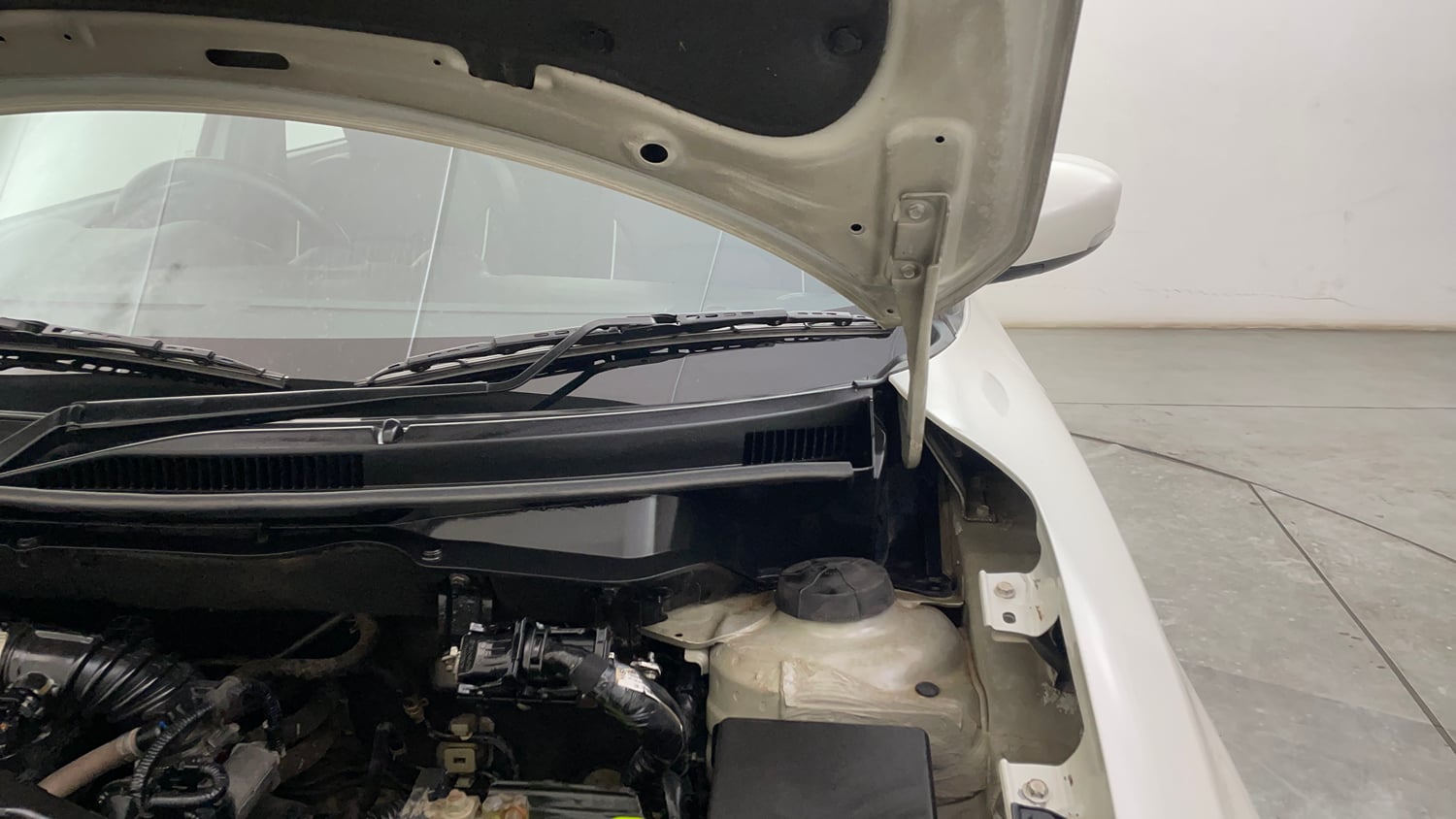 Used 2020 Maruti Suzuki Swift ZXi Plus AMT Petrol Automatic engine ENGINE LEFT SIDE HINGE & APRON VIEW