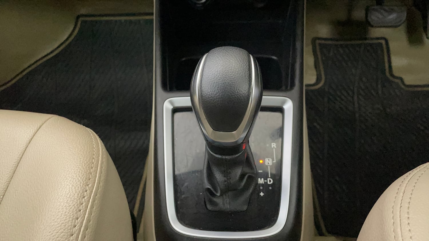 Used 2018 Maruti Suzuki Dzire VXi AMT Petrol Automatic interior GEAR  KNOB VIEW