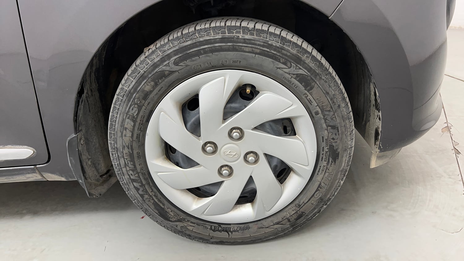 Used 2021 Hyundai Santro Sportz AMT Petrol Automatic tyres RIGHT FRONT TYRE RIM VIEW