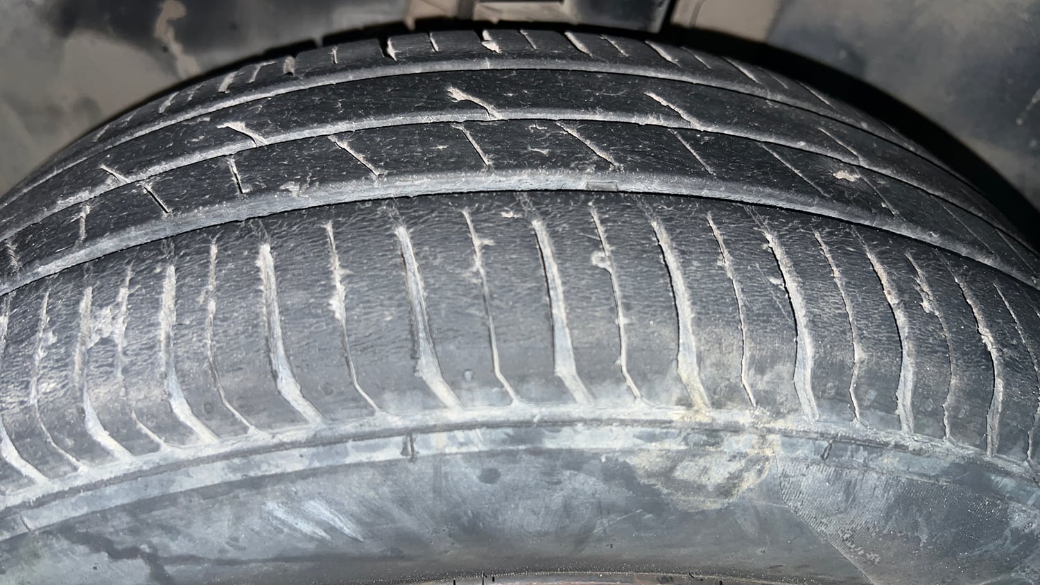 Used 2022 Tata Punch Pure MT Petrol Manual tyres LEFT FRONT TYRE TREAD VIEW