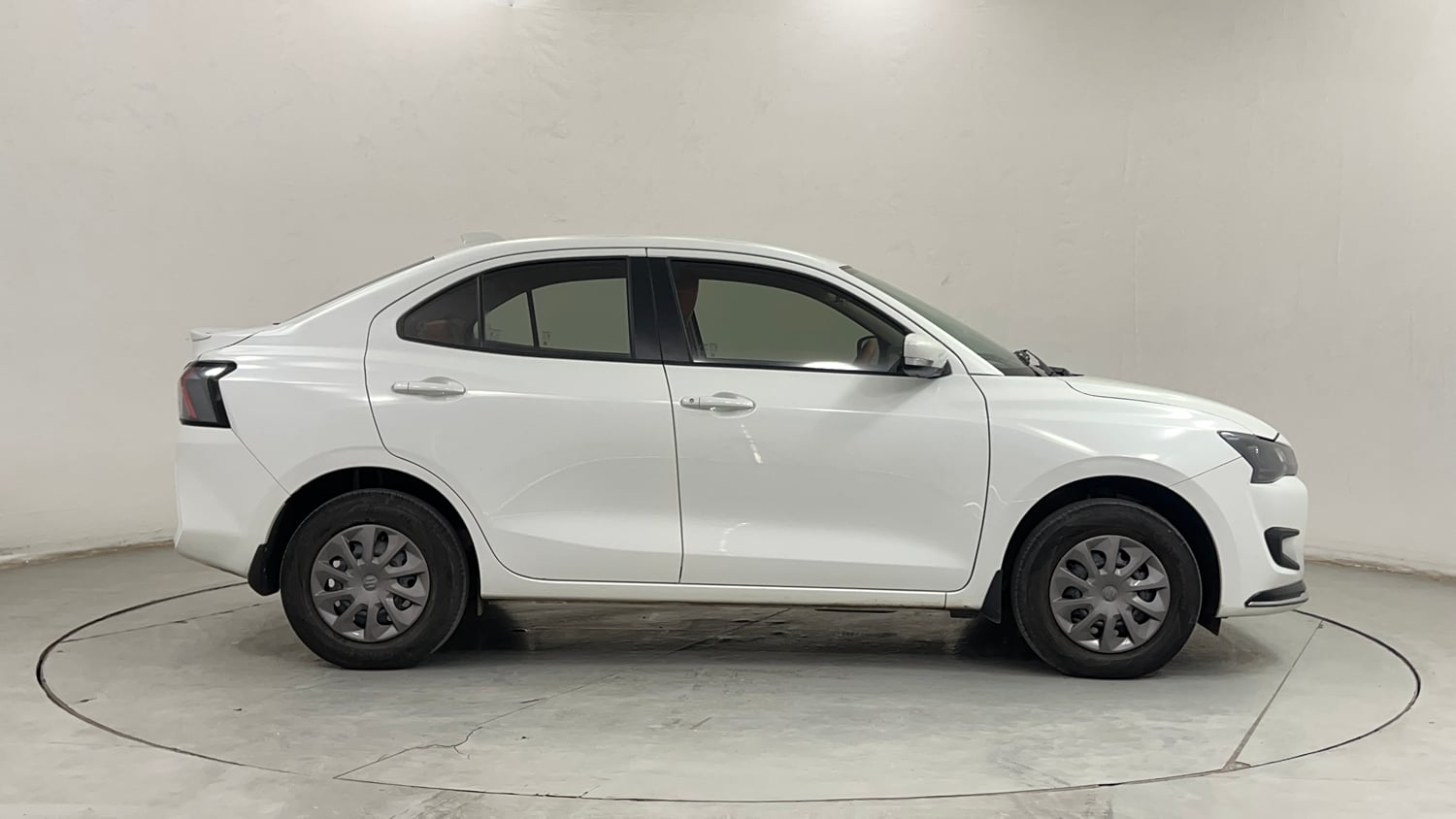 Used 2025 Maruti Suzuki Dzire VXi CNG Cng Manual exterior RIGHT SIDE VIEW