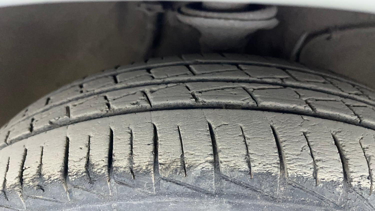 Used 2022 Maruti Suzuki Alto 800 LXi (O) Petrol Manual tyres RIGHT FRONT TYRE TREAD VIEW