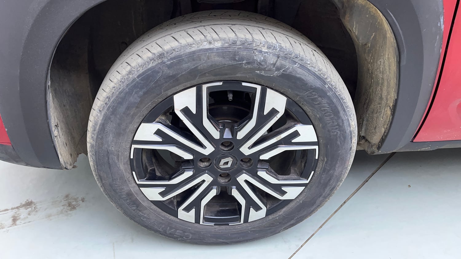 Used 2022 Renault Kiger RXZ Turbo CVT Petrol Automatic tyres LEFT FRONT TYRE RIM VIEW