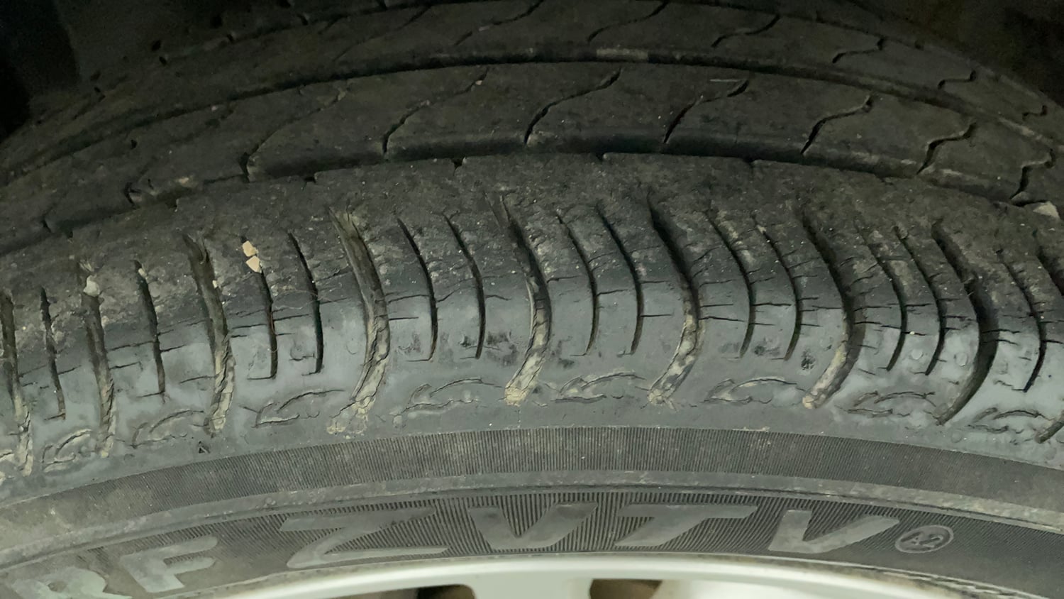 Used 2019 Honda Amaze 1.2 V CVT Petrol Petrol Automatic tyres LEFT FRONT TYRE TREAD VIEW