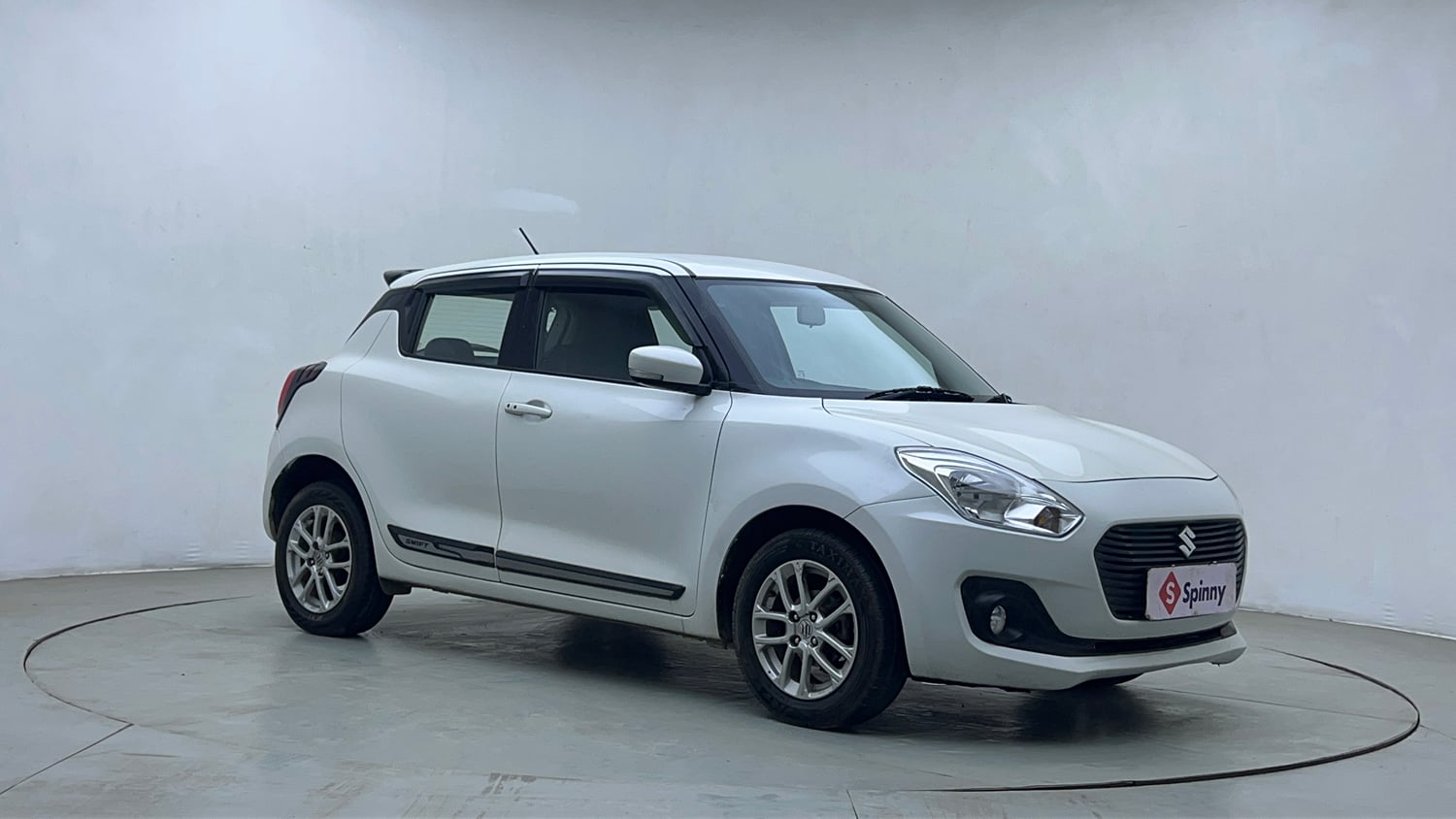 Used 2018 Maruti Suzuki Swift ZXi AMT Petrol Automatic exterior RIGHT FRONT CORNER VIEW