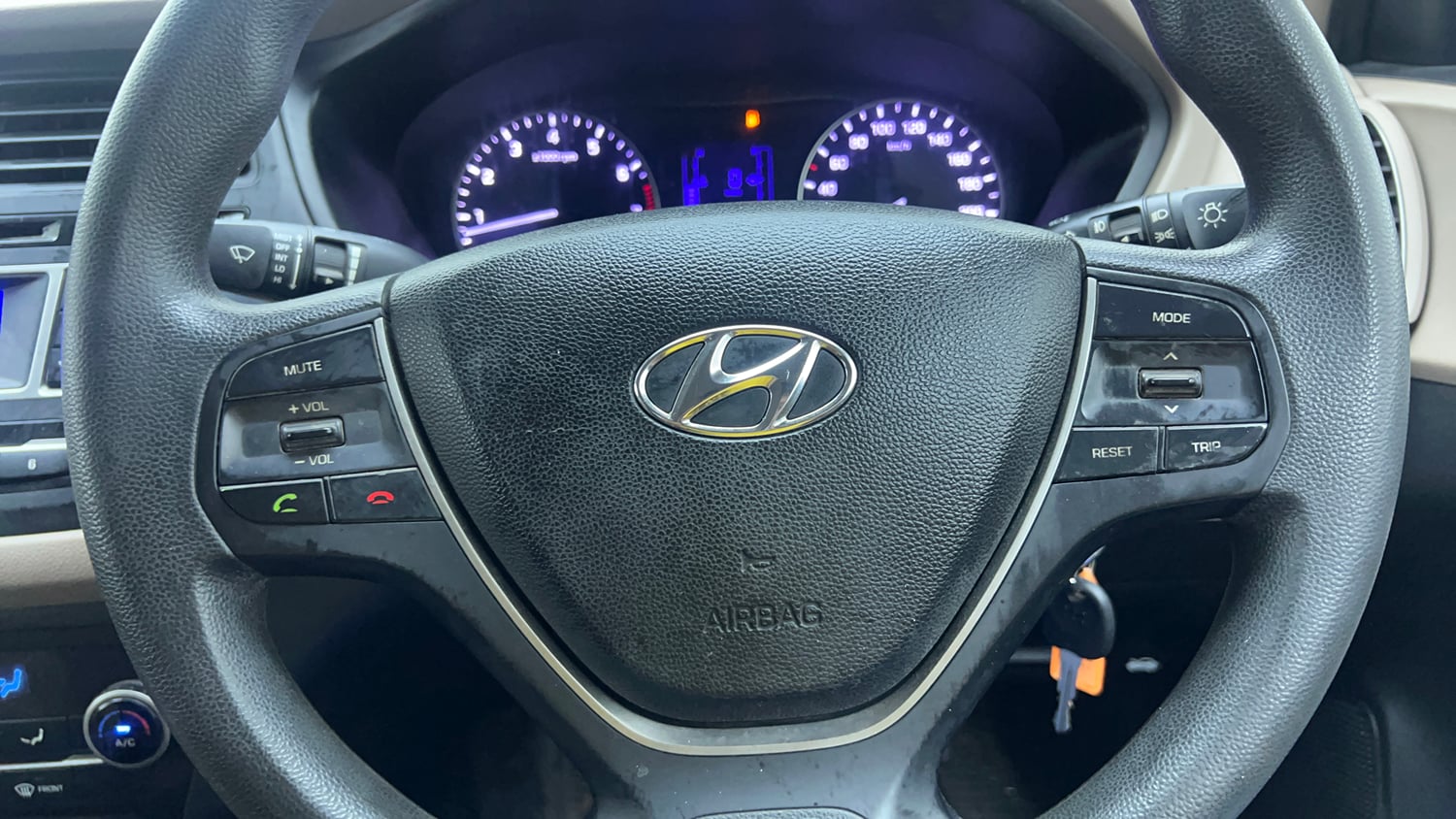 Used 2015 Hyundai Elite i20 Sportz 1.2 Petrol Manual top_features Airbags