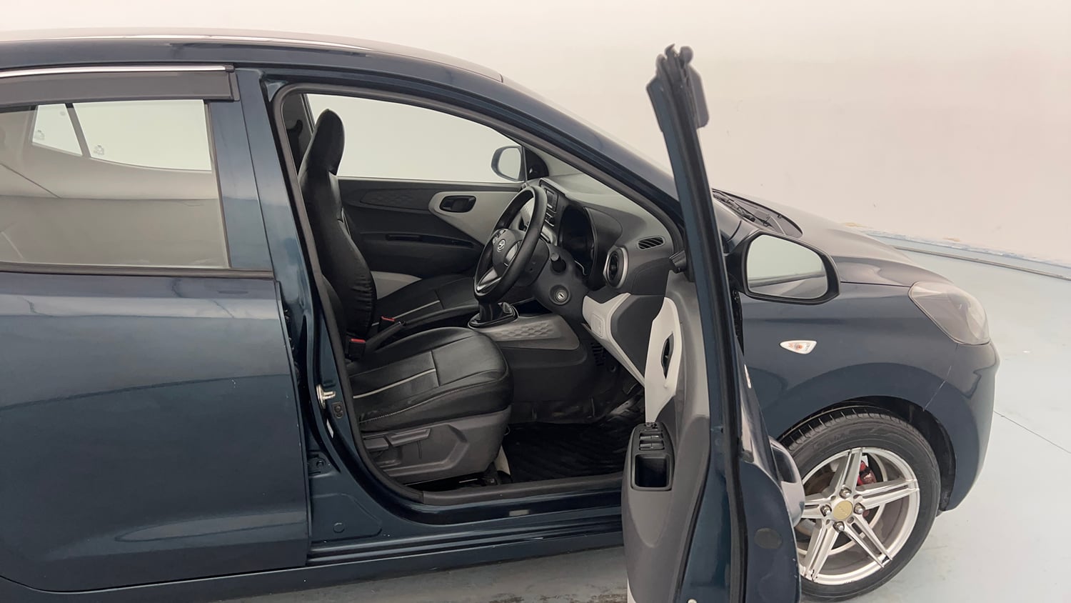 Used 2020 Hyundai Grand i10 Nios Magna 1.2 Kappa VTVT Petrol Manual interior RIGHT SIDE FRONT DOOR CABIN VIEW