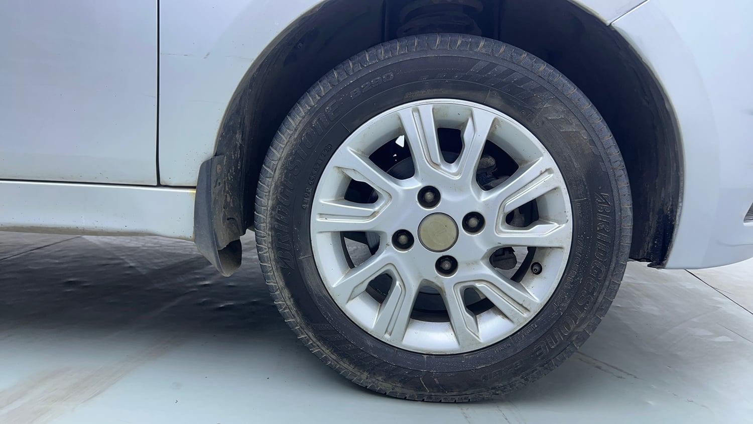 Used 2018 Tata Tiago Revotron XZA Petrol Automatic tyres RIGHT FRONT TYRE RIM VIEW