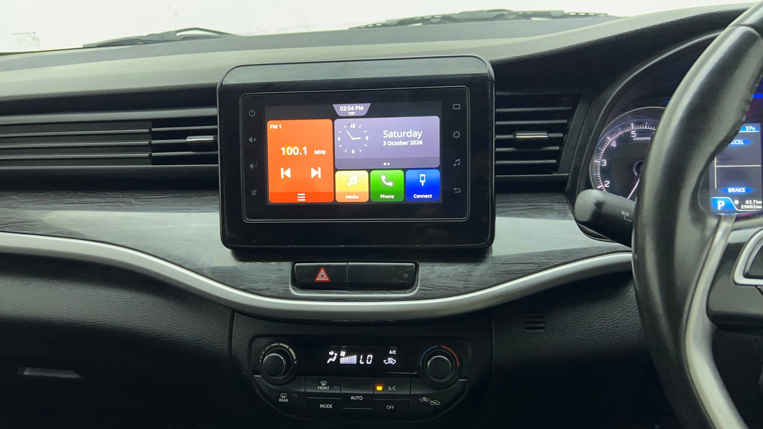 Used 2019 Maruti Suzuki XL6 Alpha AT Petrol Petrol Automatic top_features Integrated (in-dash) music system